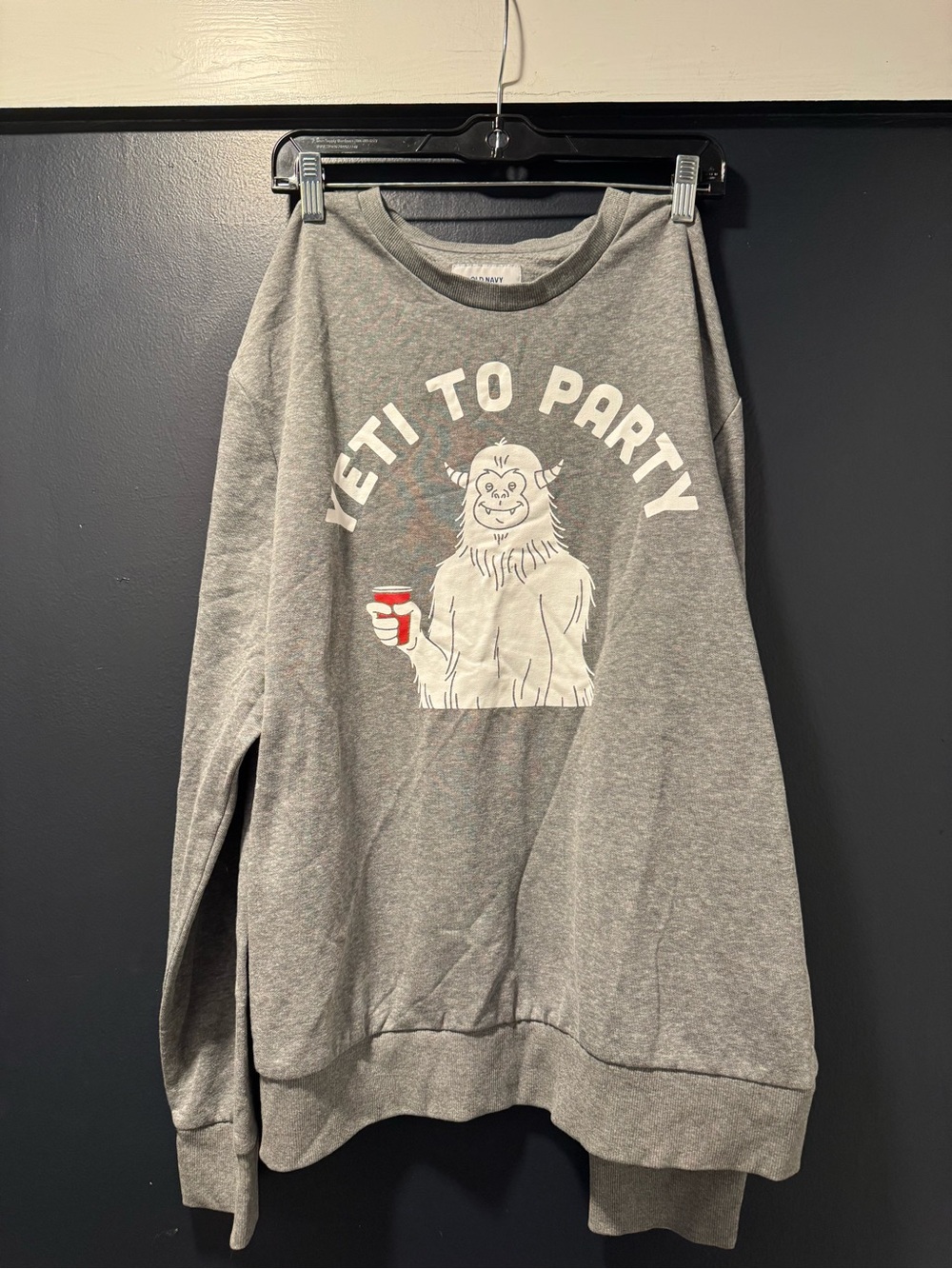 Old Navy Yeti To Party Sweatshirt XL Gray Graphic Crewneck Holiday Pullover